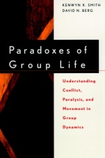 Paradoxes of Group Life: Understanding Conflict, Paralysis, and Movement in Group Dynamics - ISBN 9780787939489