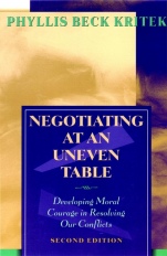 Negotiating at an Uneven Table: Developing Moral Courage in Resolving Our Conflicts - ISBN 9780787959371