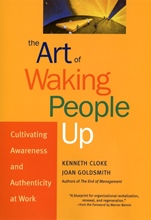The Art of Waking People Up: Cultivating Awareness and Authenticity at Work - ISBN 9780787963804